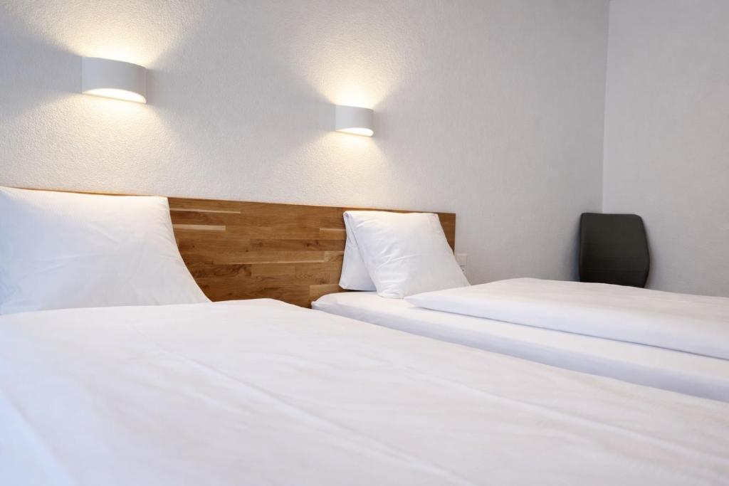 Twin bedroom